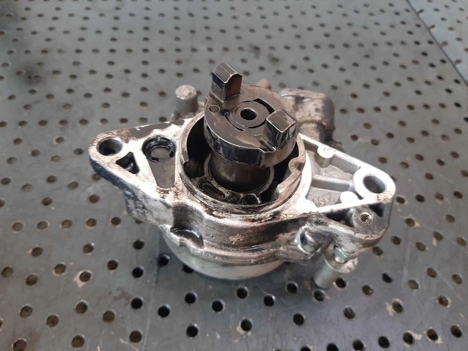 Pompa vacuum 1.3 d opel corsa d  fiat 500 doblo panda punto alfa romeo mito  lancia ypsilon  55221036