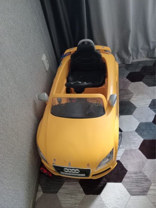 Продам качеля и машинка