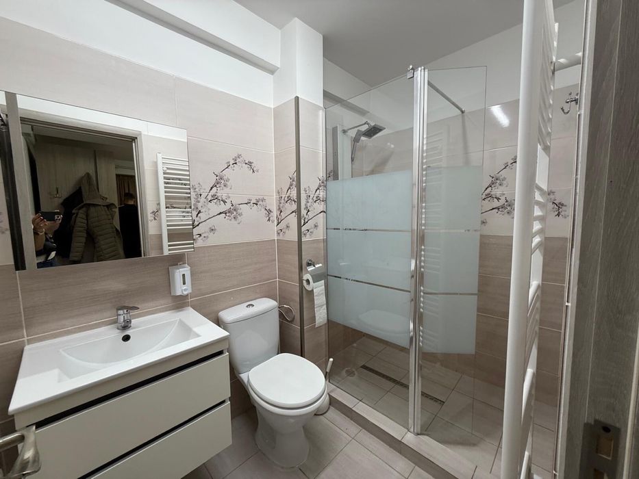 Inchiriez apartament