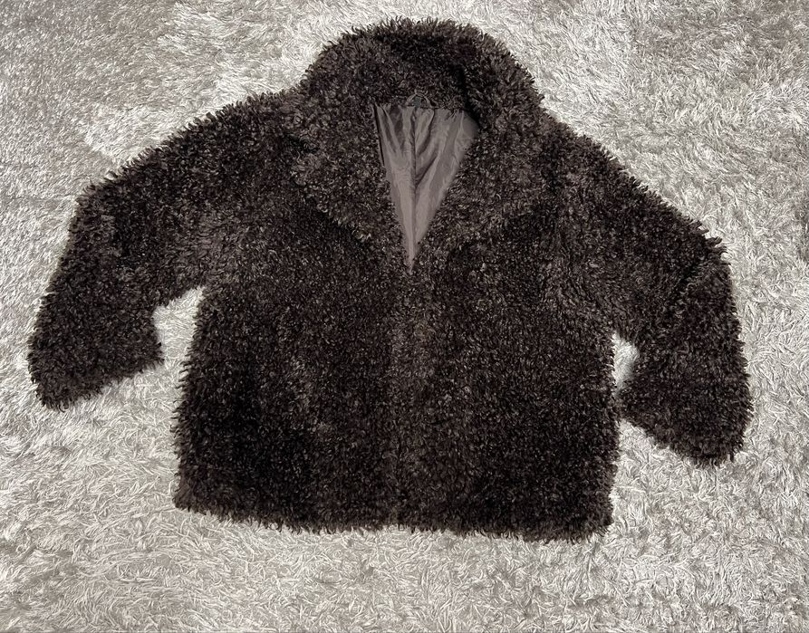 Кафяво дамско яке.