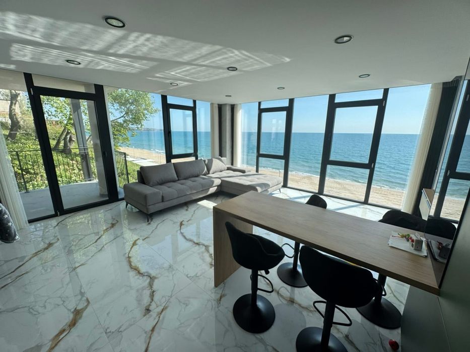 град Обзор Лукс Тристаен