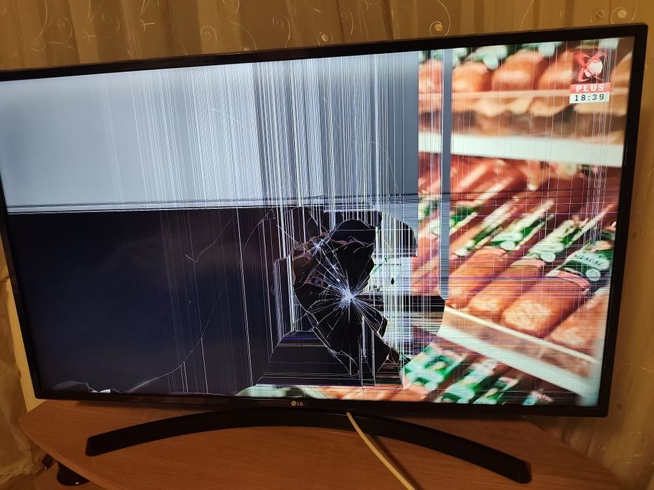 LG 43UK6400PLF (4K UHD) – Vând pentru piese / reparații (Display spart