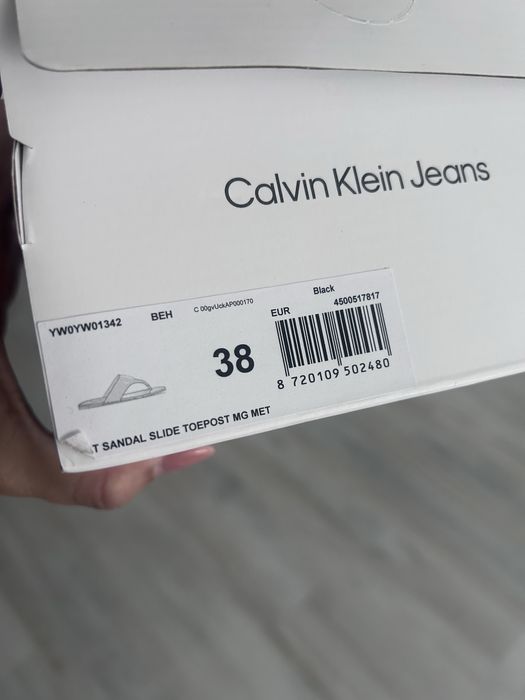 Чехли СК , чисто нови с кутия, 38 номер по етикет, но отговарят на 37!