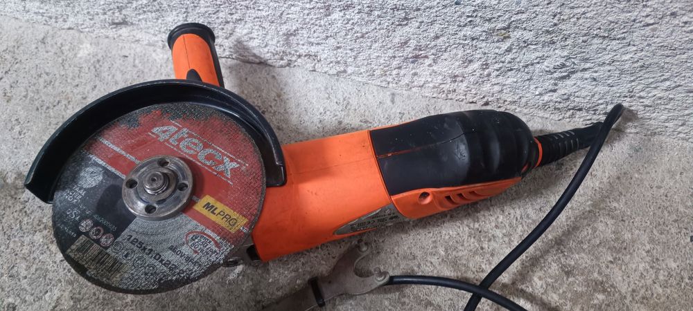 Ъглошлайф шлайф 900 вата