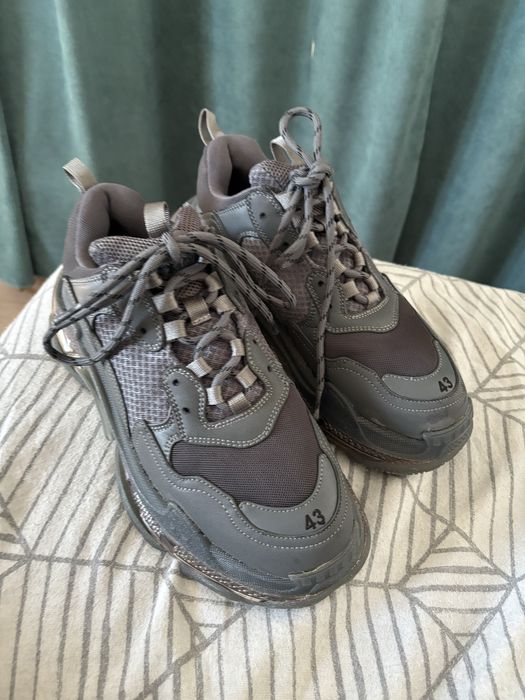 Balenciaga triple S grey