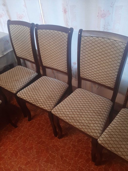Продам комплект стульев