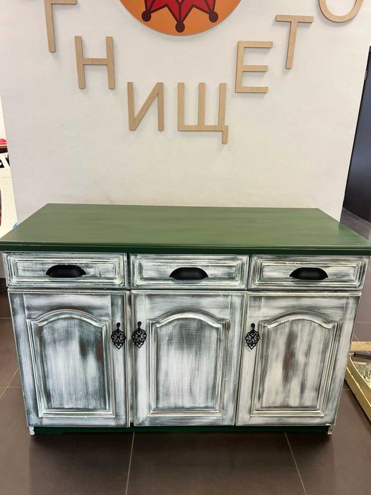 Уникален дървен кухненски шкаф, рамка и стилаж в тъмно зелено