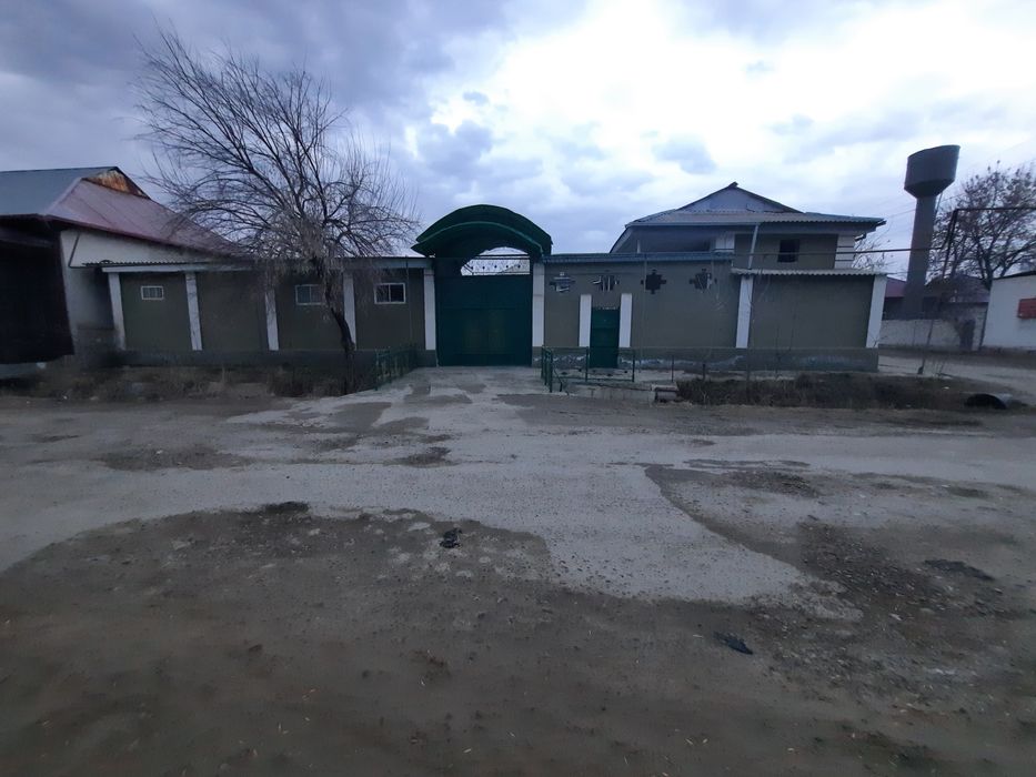 Срочна уй сотилади , ферма и автомастерской