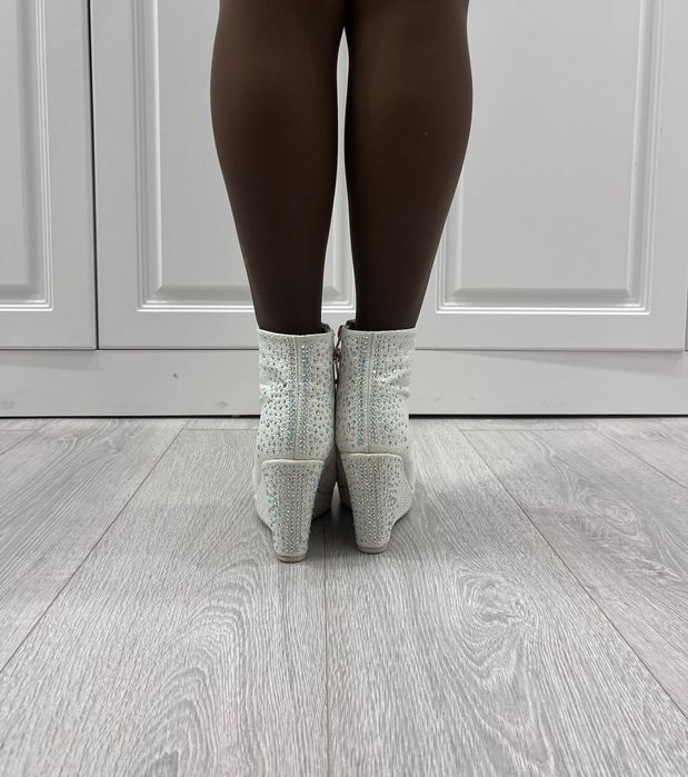 Продам свадебные сапожки