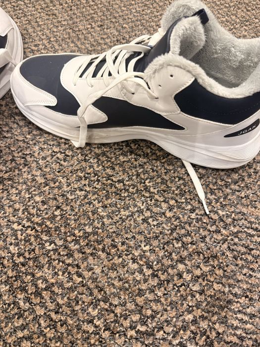 Adidasi imblaniti nr 48’5