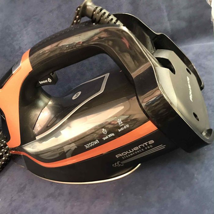 Парна ютия Rowenta Steamforce Pro 3200W