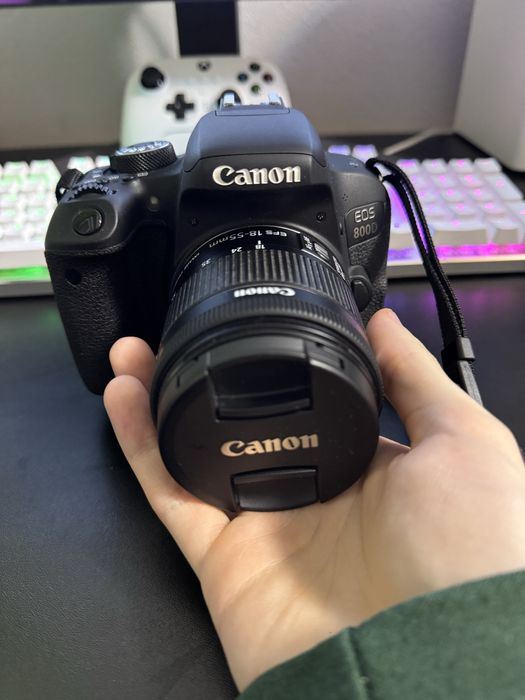 Canon 800d cu obiectiv + Card 32gb + Geanta