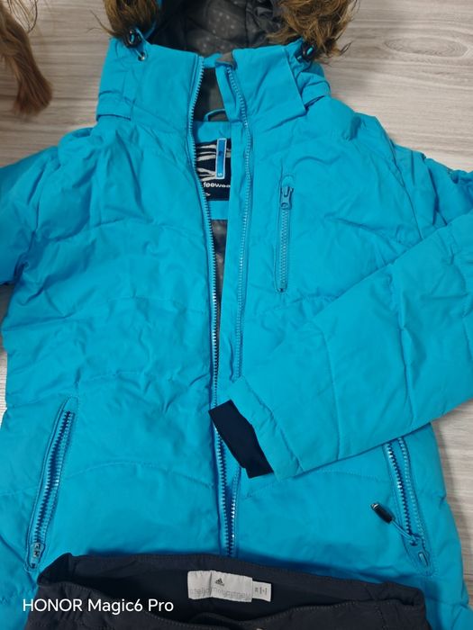 Ски екипировка за жени.