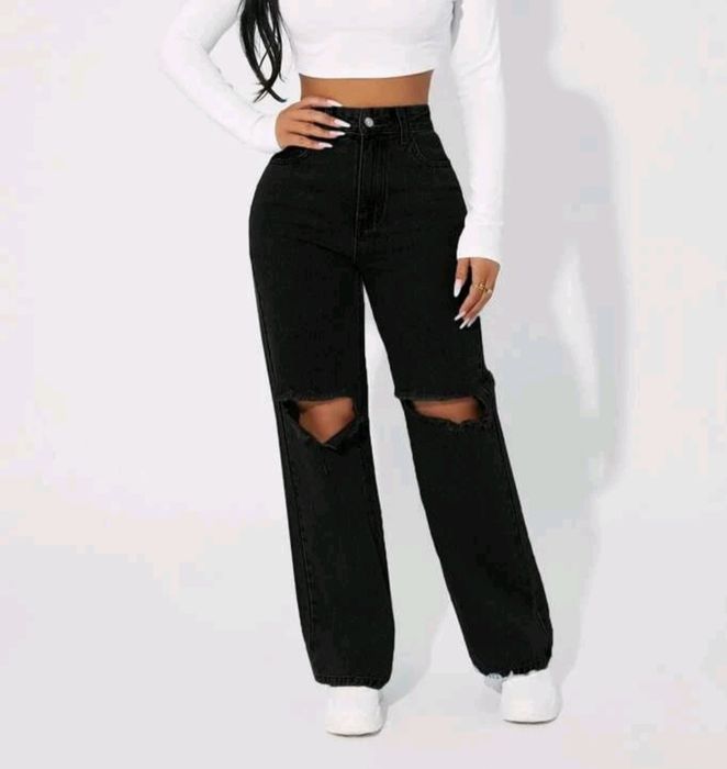 Vând blugi rupți negri