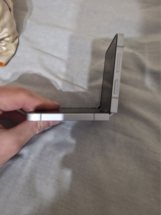 Samsung Z Flip 6 (inca in garantie)