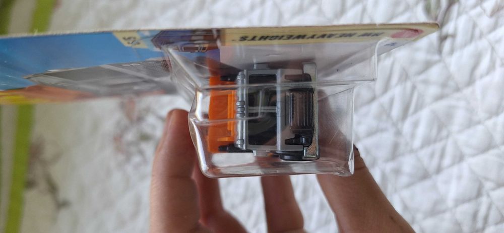 Машинка hot wheels th
