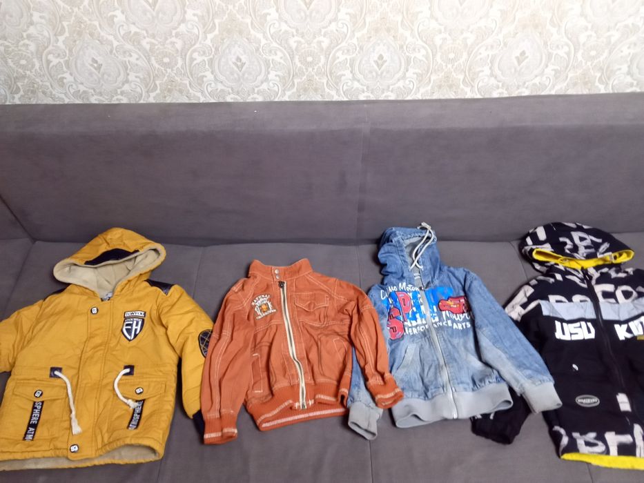 Продаю детскую комбинезон и курткий