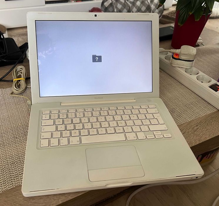 MacBook White A1181 13.3 Intel Core2Duo 2.13GHz defect HDD