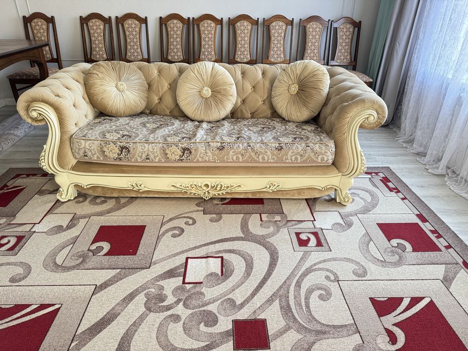 Продам диван с двумя креслами