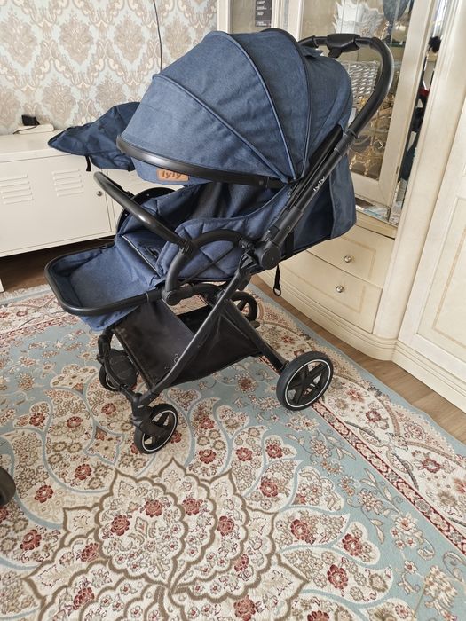 Коляска прогулочная новый состояние