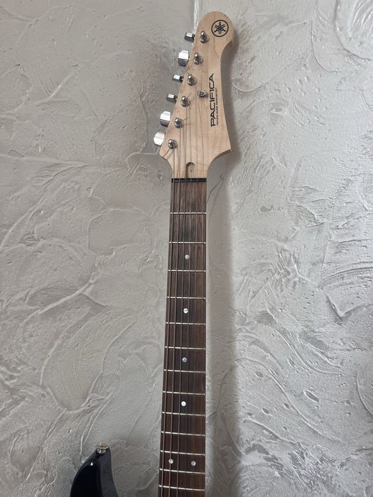 Yamaha Pacifica 012