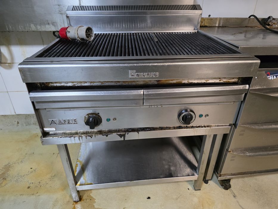 Италияска скара на ток80на70см на водна пара 4000лв