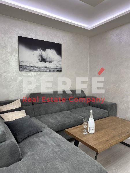 Дава се под наем Двустаен апартамент в Бургас, Център - 68 кв.м за 1000 € - Снимка #3