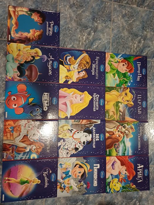 Дисни приказки с твърди корици . 15 лв за брой