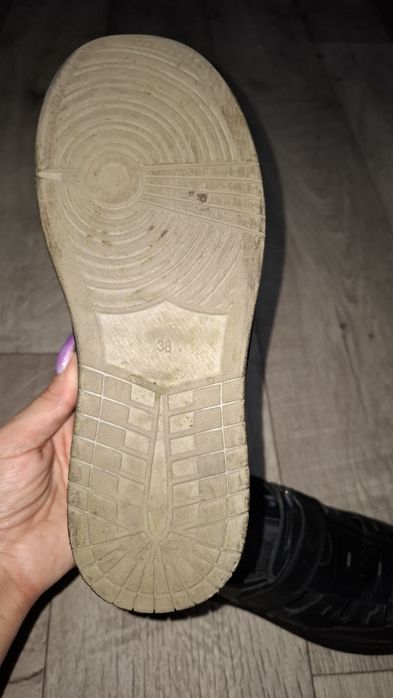 Продам туфли на мальчика