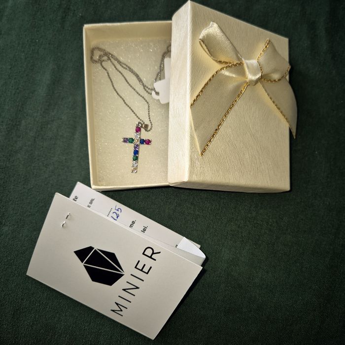 Lantisor de argint cu pietricele Swarovski