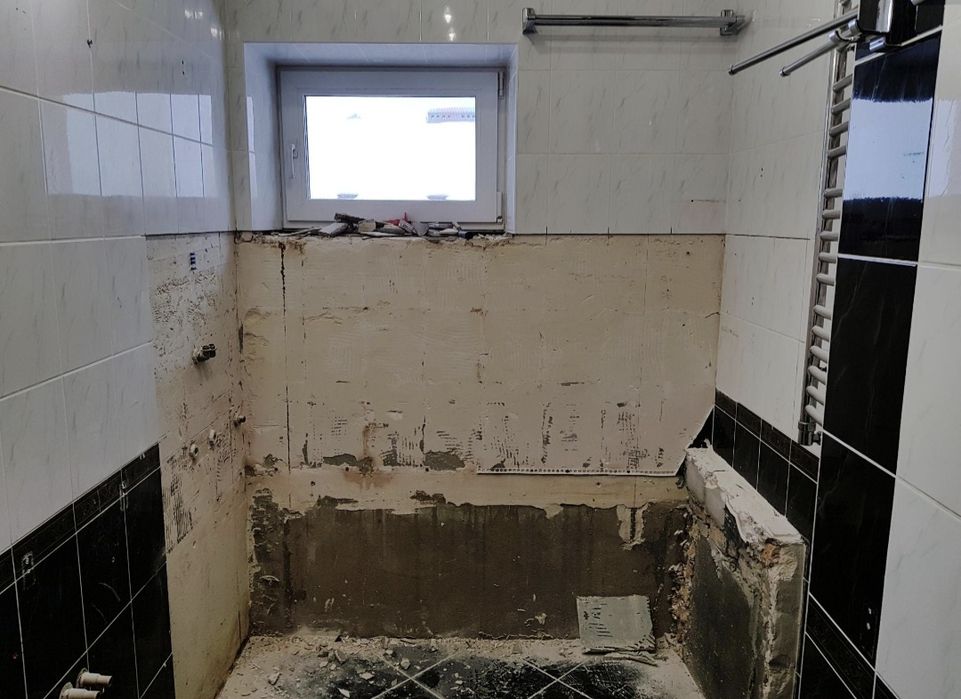 Decopertări și demolări interioare  gresie si faianță pereți  parchet