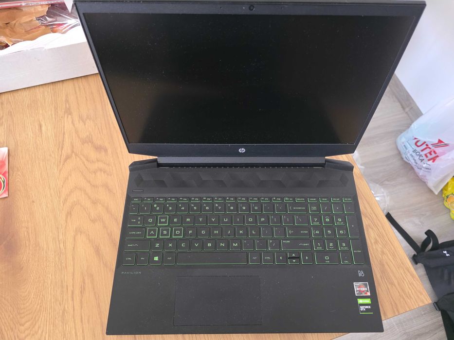 Геймърски лаптоп hp pavilion 15,6 инча