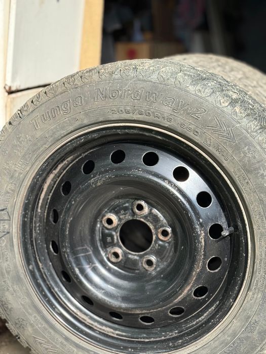 Продам комплект зимней резины в сборе