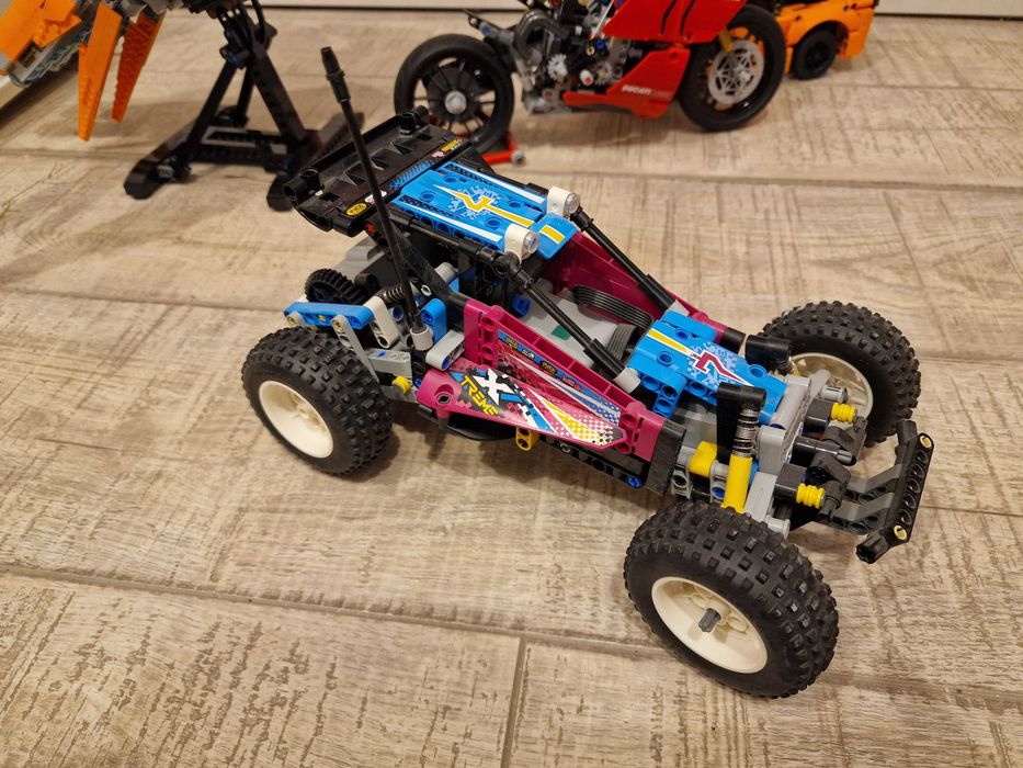 LEGO Technic 42124 - Vehicul de teren / Off-Road Buggy
