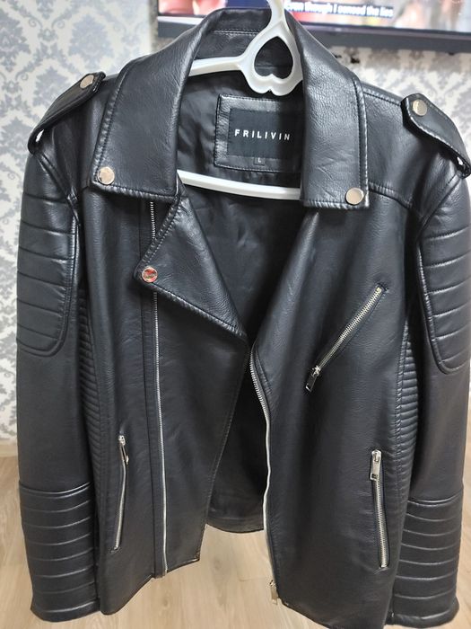 Jeniskiy kojiniy kurtka razmeri L holati zor