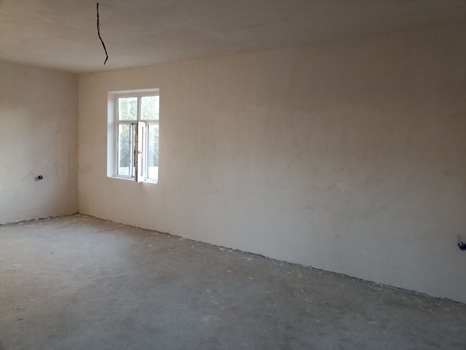 Янги ховли уй сотилади 4 сотих фаргона Аввал йули ок тепада