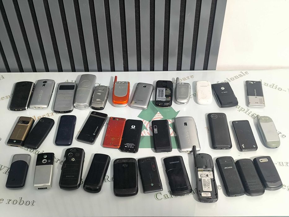 Lot Telefoane Mobile Diverse - 34 Bucăți LOT10