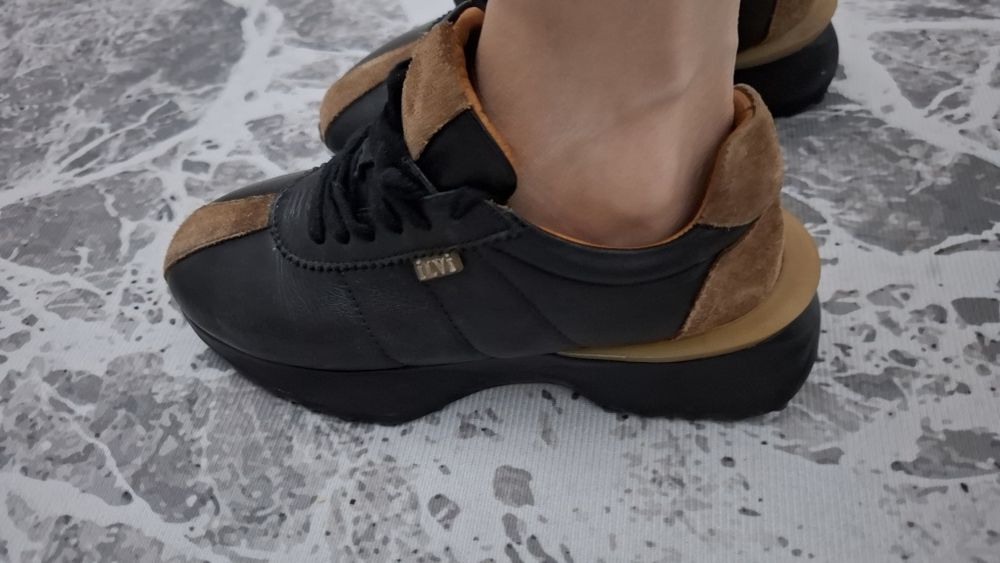 Продам кожаные крассовки 36р