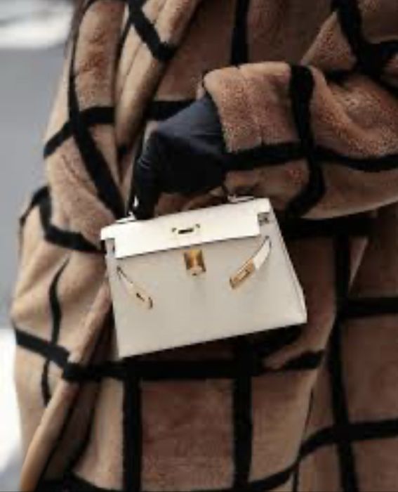 Чанта Hermes Mini Kelly, купена за 600лв, продава се за 259лв, Нова