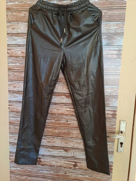 Дамски панталони М размер