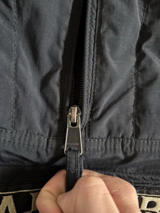 Яке napapijri черно