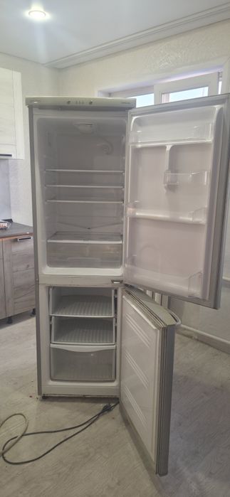 Холодильник Samsung  Срочно