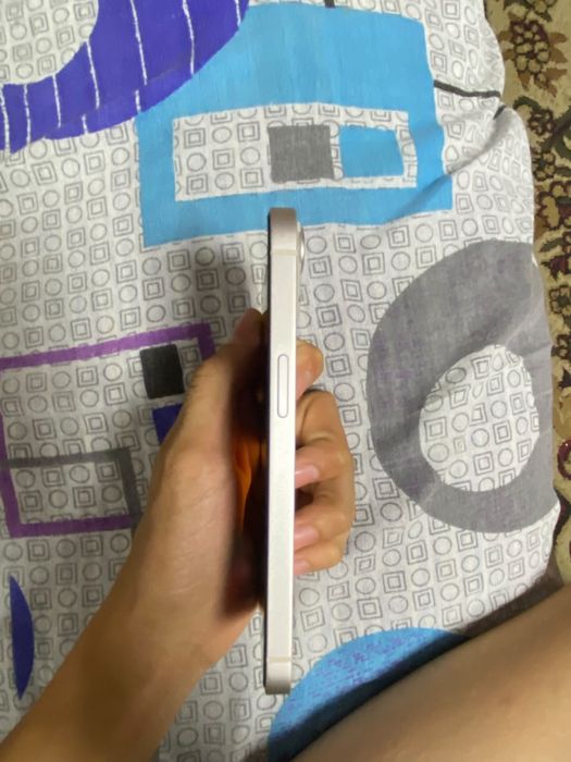 продаю iPhone 13