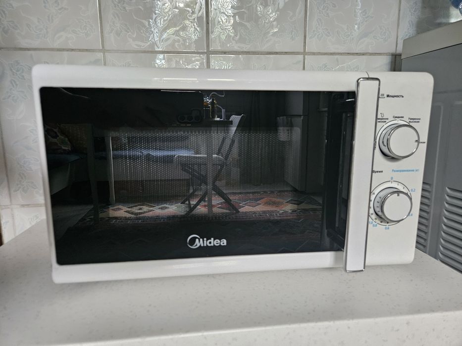 Продам микроволновку Midea бу