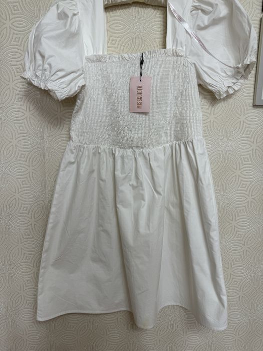 Белое платье