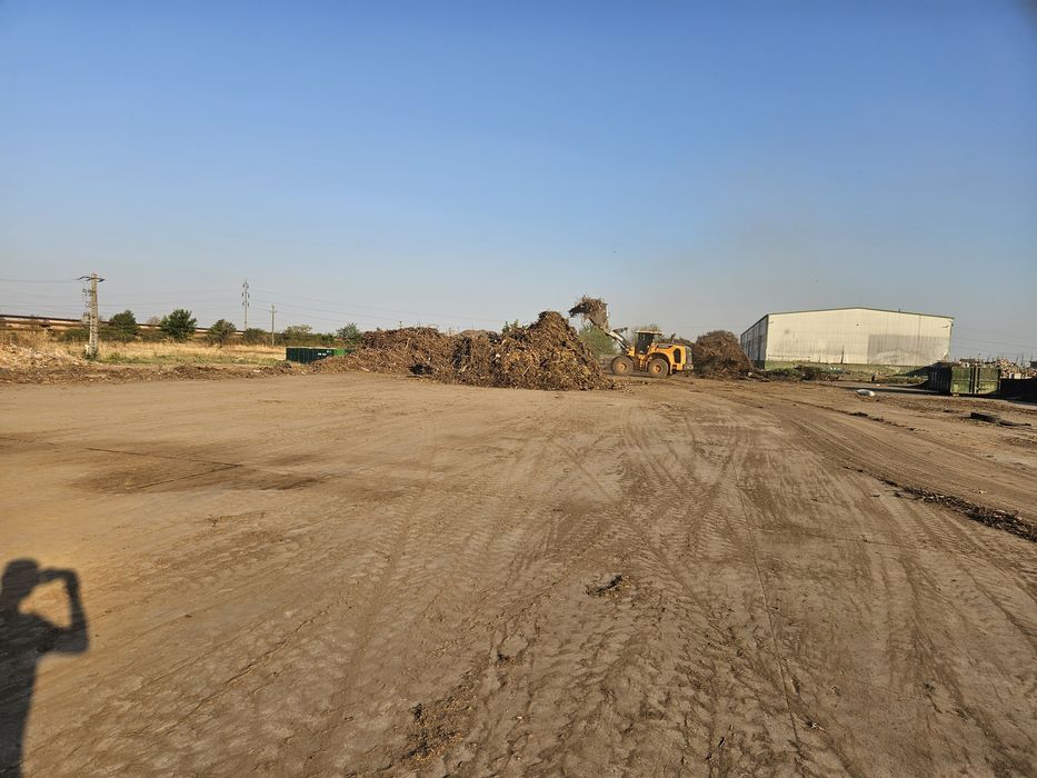 Tocat lemn crengi radacini plastic material lemnos deseuri constructii