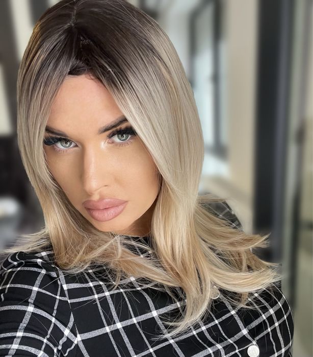 Peruca blonda cu suvite / ombre la radacina