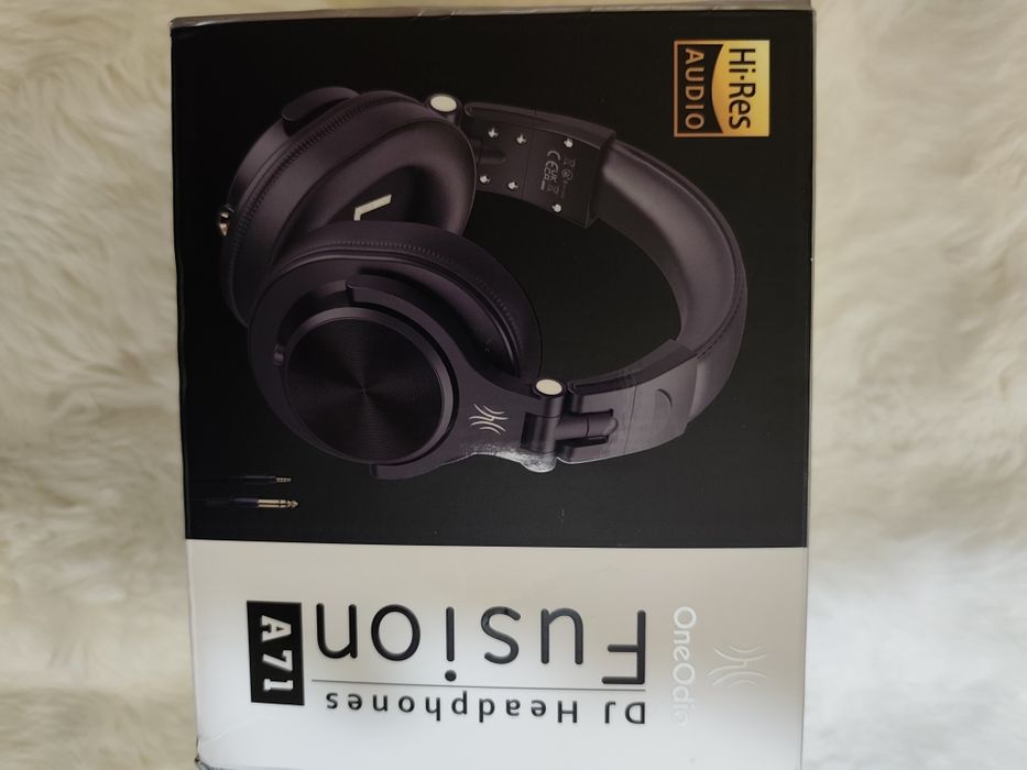 Căști cu fir over-ear