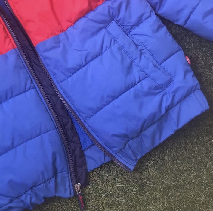 Продавам унисекс яке Levi’s