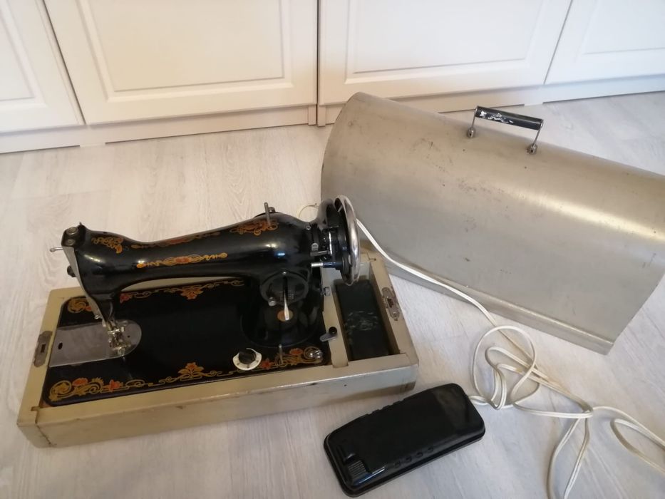 Mașină veche de cusut rusească Podolsk-2, 1971 URSS (funcțională)